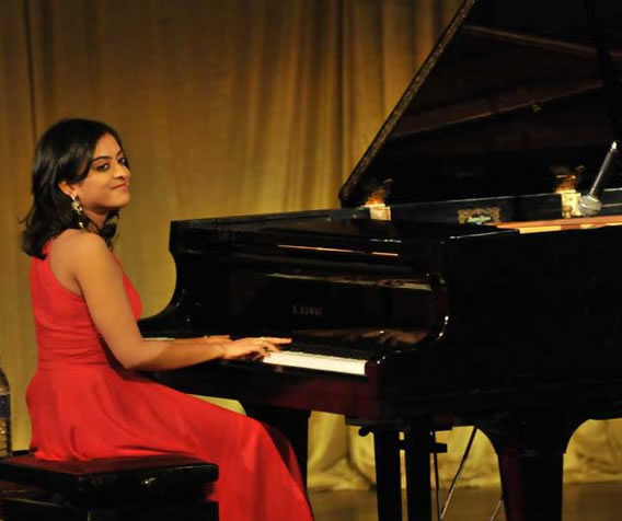 female piano players Ashdod Israel